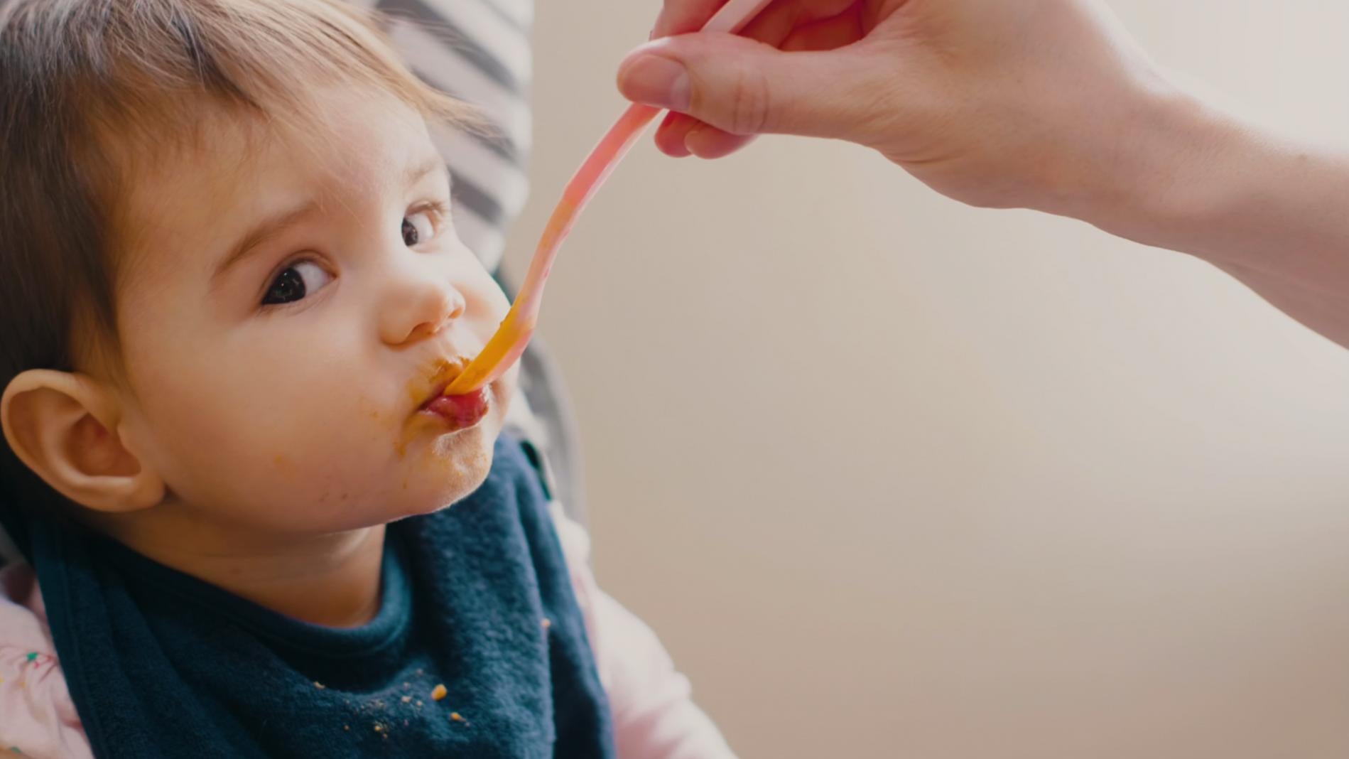 7 signs your baby is ready for solid foods