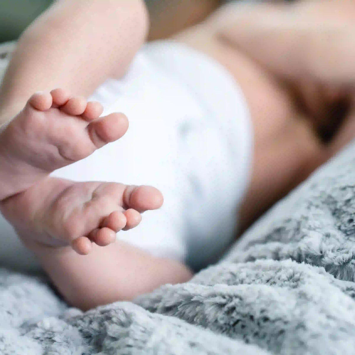 Frog Leg Position Baby: Is It Normal? Signs, Hip Development & Guide ...