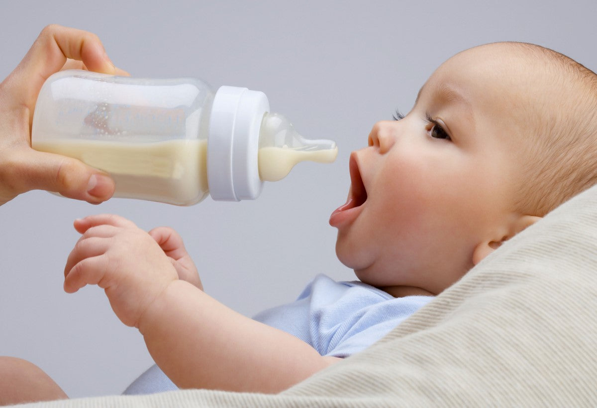 How Much Should a Newborn Eat by Age?